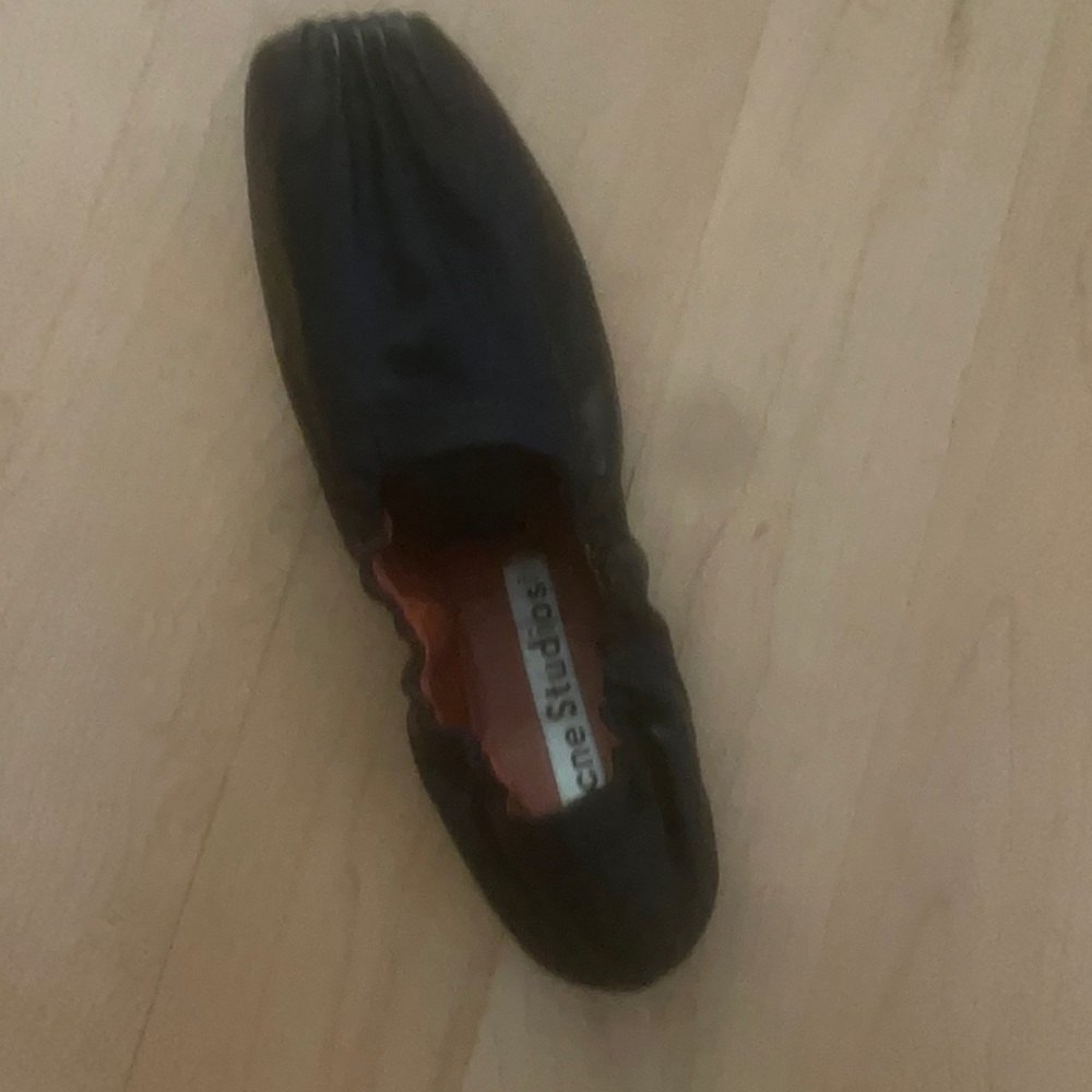 Acne flats new